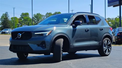 New 2026 Volvo XC40 B5 Plus w/ Climate Package image 6