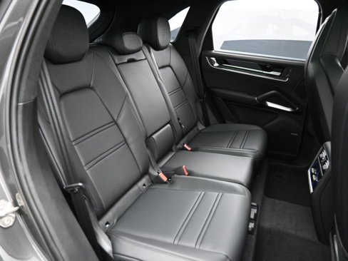 New 2025 Porsche Cayenne Turbo image 29