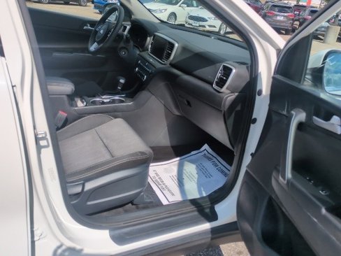 Used 2022 Kia Sportage LX image 18