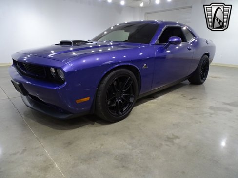 Used 2014 Dodge Challenger R/T image 2
