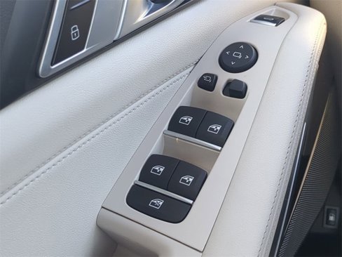 Certified 2025 BMW X5 xDrive50e w/ Premium Package image 26
