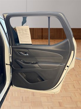 Used 2023 Chevrolet Traverse Premier w/ Redline Edition image 14