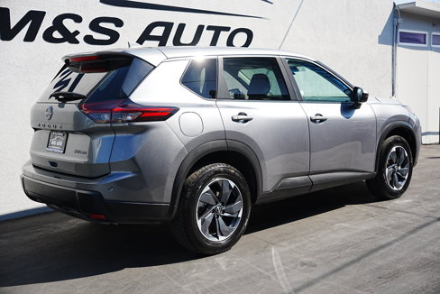 Used 2024 Nissan Rogue SV image 4