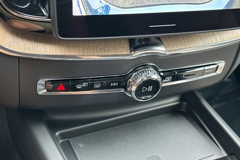 New 2026 Volvo XC60 T8 Plus w/ Climate Package image 18