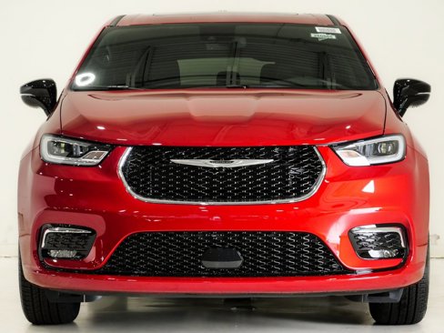 New 2026 Chrysler Pacifica Select image 2