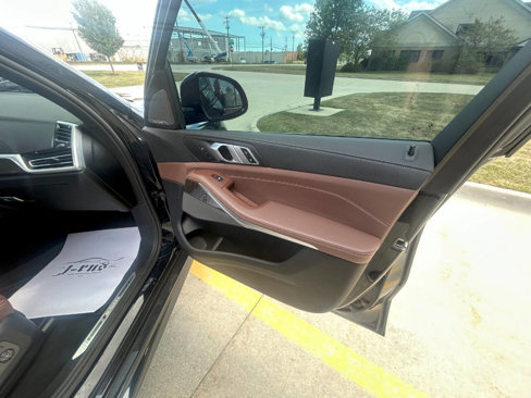 Used 2021 BMW X5 M50i w/ Executive Package image 37