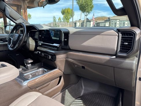 Used 2022 Chevrolet Silverado 1500 LT Trail Boss w/ LT Trail Boss Premium Package image 38