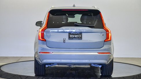Certified 2025 Volvo XC90 B6 Plus image 3