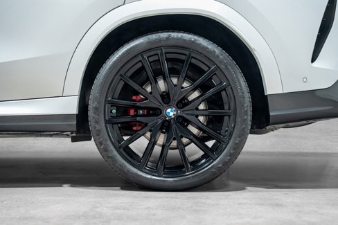 Used 2024 BMW X6 xDrive40i w/ M Sport Professional Package image 29