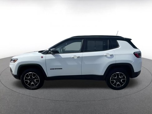 Used 2025 Jeep Compass Trailhawk image 9