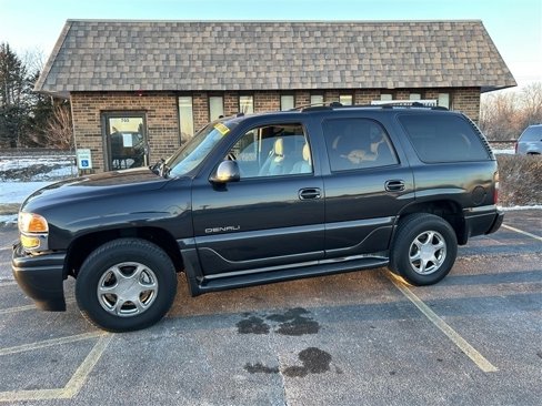 Used 2004 GMC Yukon Denali image 1