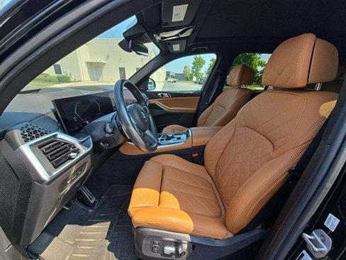 Used 2025 BMW X5 xDrive40i w/ M Sport Package image 4