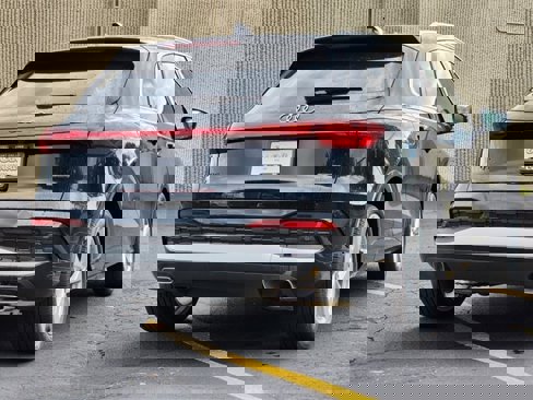 New 2025 Audi Q5 Prestige image 7
