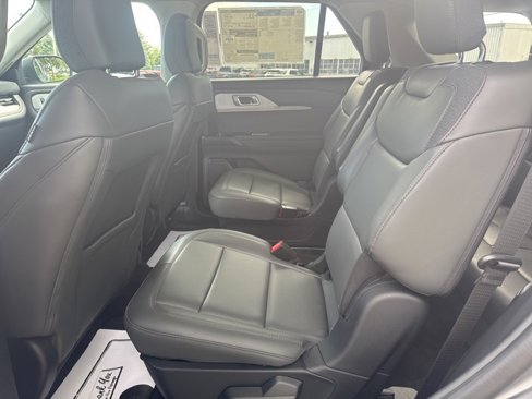 New 2025 Ford Explorer Active image 10