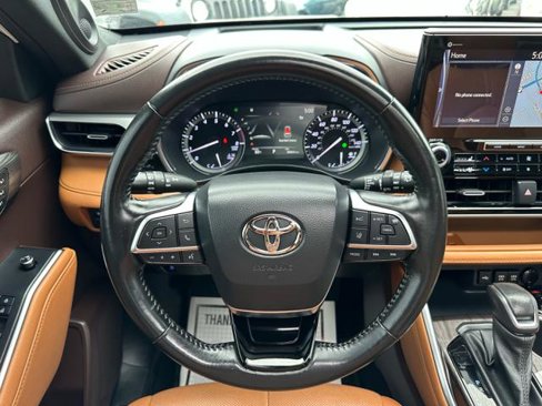 Used 2021 Toyota Highlander Platinum image 22