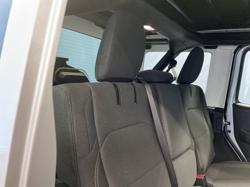 Certified 2024 Jeep Wrangler Willys image 38