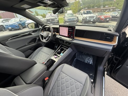 New 2025 Volkswagen Tiguan SEL R-Line image 24