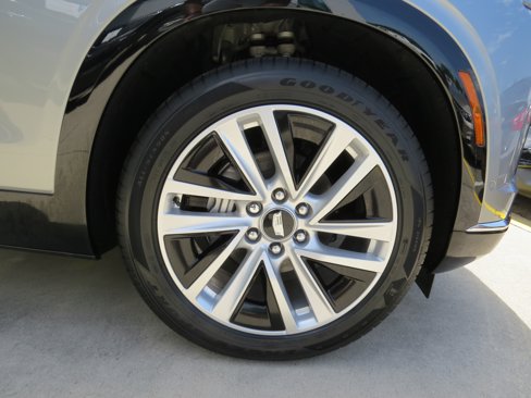 New 2026 Cadillac Vistiq Luxury w/ LPO, Floor Liner Package image 8