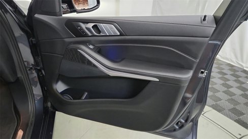 Used 2022 BMW X7 xDrive40i w/ Parking Assistance Package image 11