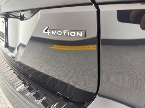 New 2026 Volkswagen Atlas Peak Edition image 8