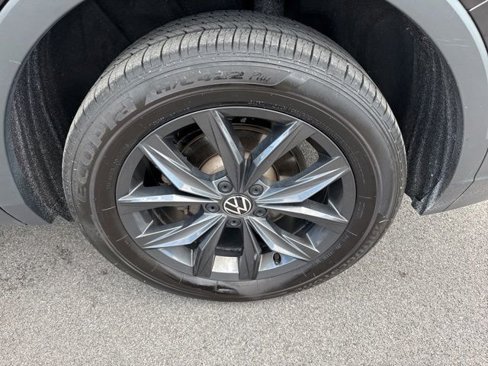 Certified 2024 Volkswagen Tiguan SE image 31