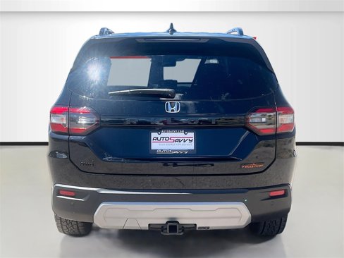 Used 2025 Honda Pilot TrailSport image 6