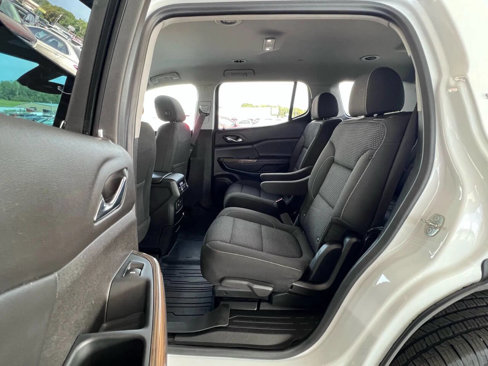 Used 2021 GMC Acadia SLE w/ Driver Convenience Package image 13