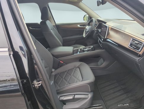 New 2025 Volkswagen Atlas SE image 26