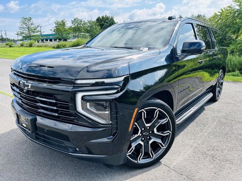 Used 2025 Chevrolet Suburban RST image 1