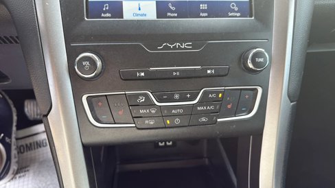 Used 2020 Ford Fusion SEL image 19