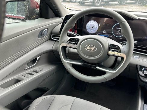 Certified 2025 Hyundai Elantra SEL image 24