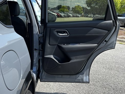 New 2025 Nissan Rogue Platinum image 38
