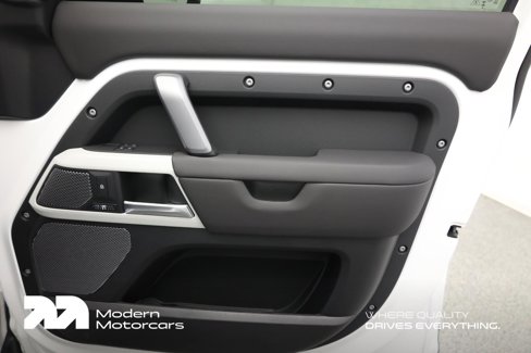 Used 2024 Land Rover Defender 110 X-Dynamic SE image 20
