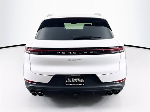 Used 2025 Porsche Cayenne image 10