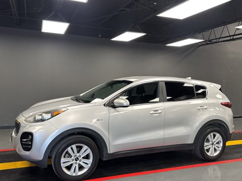Used 2018 Kia Sportage LX image 2