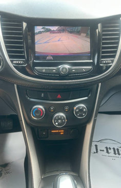 Used 2021 Chevrolet Trax LT w/ LT Convenience Package image 21