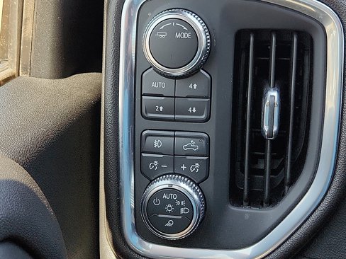 Used 2022 GMC Sierra 2500 AT4 w/ AT4 Premium Plus Package image 18
