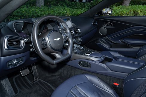 Used 2023 Aston Martin V8 Vantage Roadster image 15