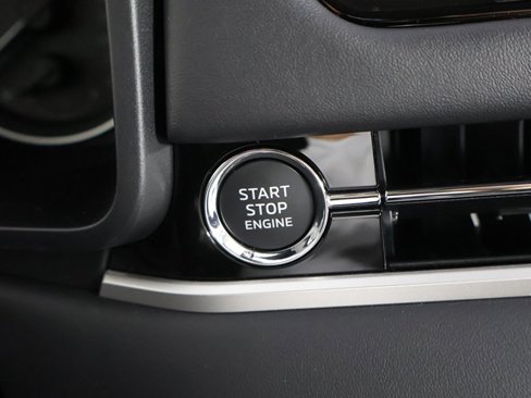 New 2025 Mitsubishi Outlander SE image 38
