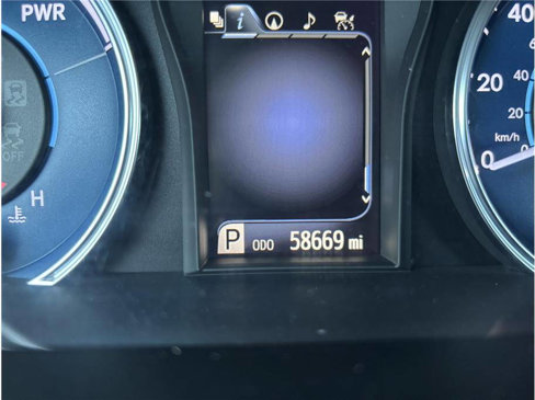 Used 2016 Toyota Camry XLE image 9