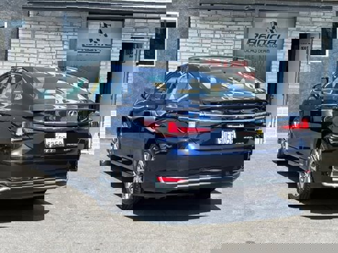 Used 2022 Lexus ES 300h image 16
