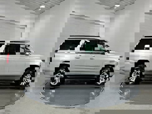 Used 2020 Chevrolet Suburban LT image 38