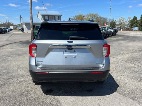 Used 2022 Ford Explorer XLT image 7