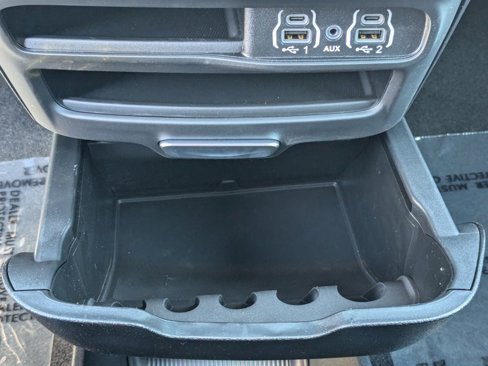 New 2025 Chrysler Voyager LX image 32