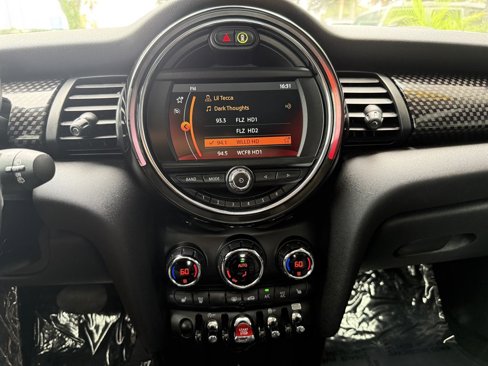 Used 2021 MINI Cooper S image 19