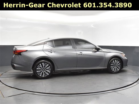 Used 2024 Nissan Altima 2.5 SV image 8