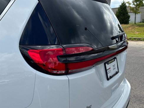 New 2026 Chrysler Pacifica Select image 12