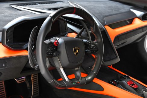 Used 2025 Lamborghini Revuelto image 12