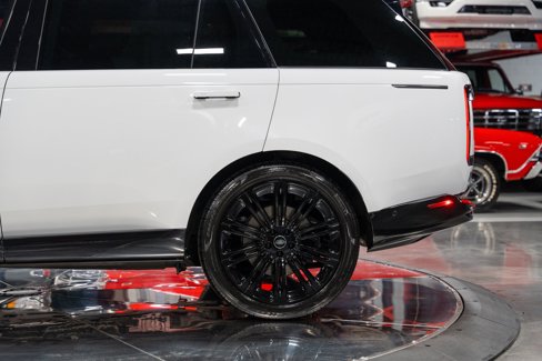Used 2023 Land Rover Range Rover Long Wheelbase SE image 23