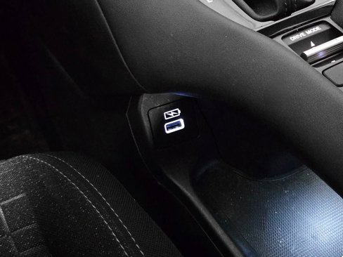 Certified 2023 Honda HR-V LX image 35